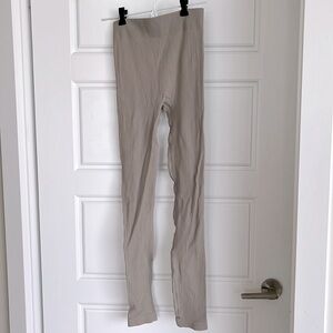 Aritzia Babaton - balsam seamless leggings (ribbed, cream)